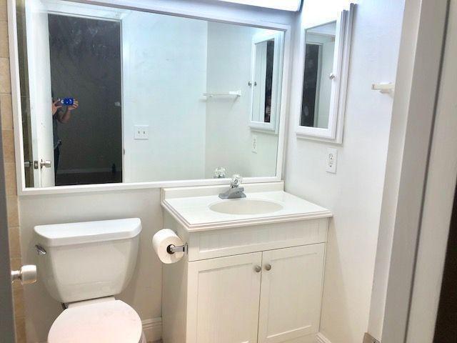 Building Photo - 1067 Cornwall D