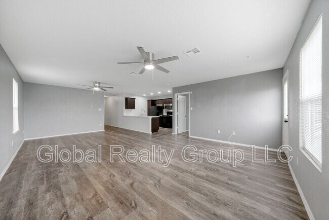 Building Photo - 5914 Sunshine Smt