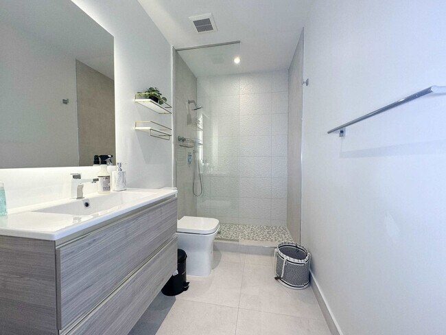 Building Photo - 239 SW 9th St