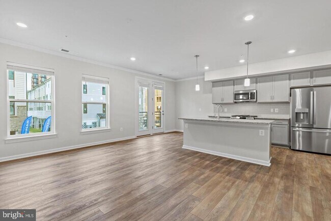Building Photo - 2400 Stella Pl