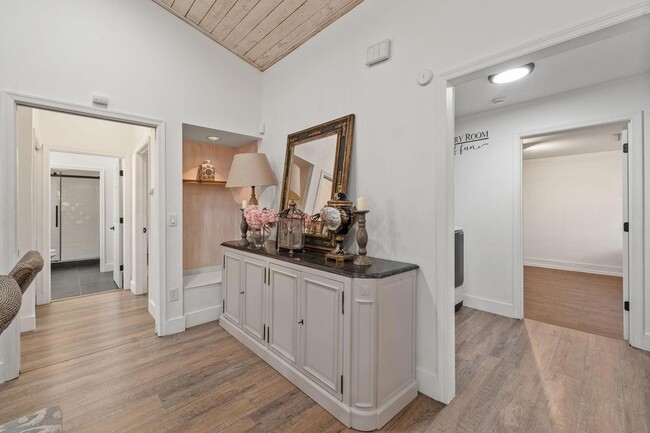 Building Photo - 465 Goldenwood Way