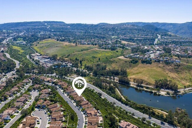 Building Photo - 28921 Via Pasatiempo