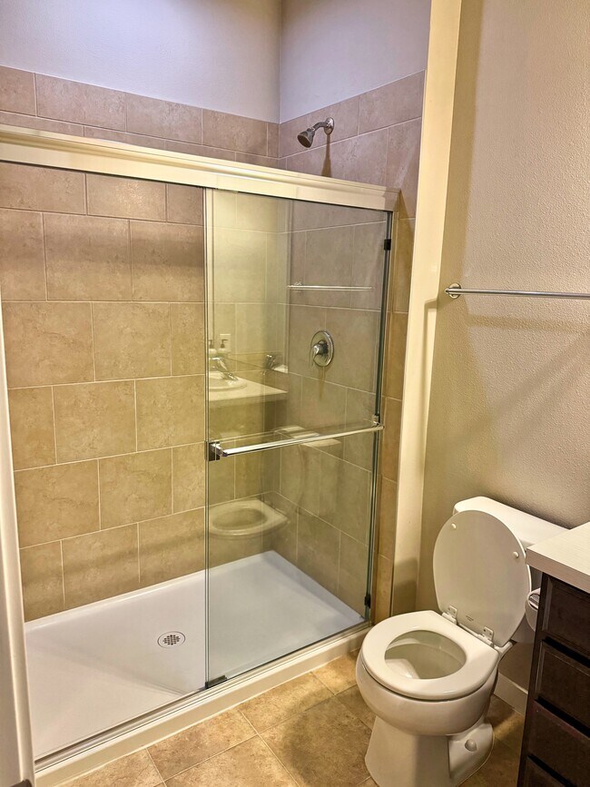 Building Photo - Seven Seven Oaks St SE