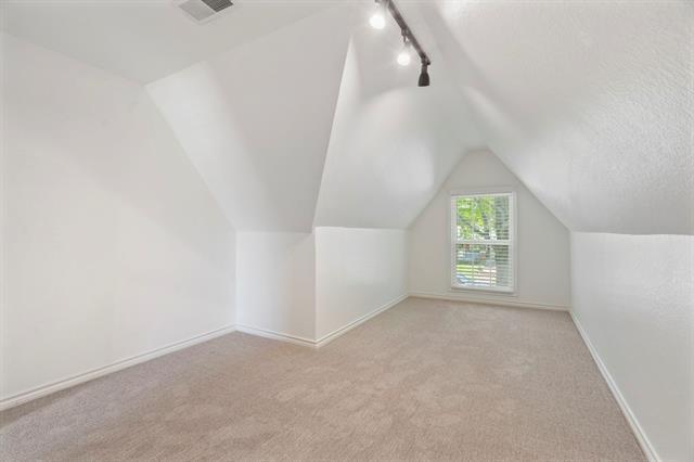 Building Photo - 5833 Victor St