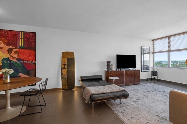 Building Photo - 7441 Wayne Ave