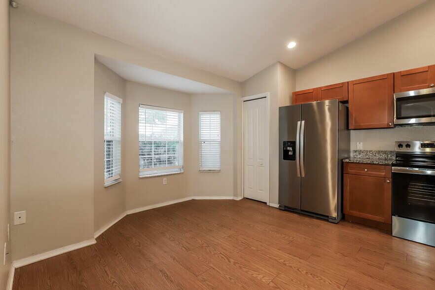 Building Photo - 1710 James Pointe Dr
