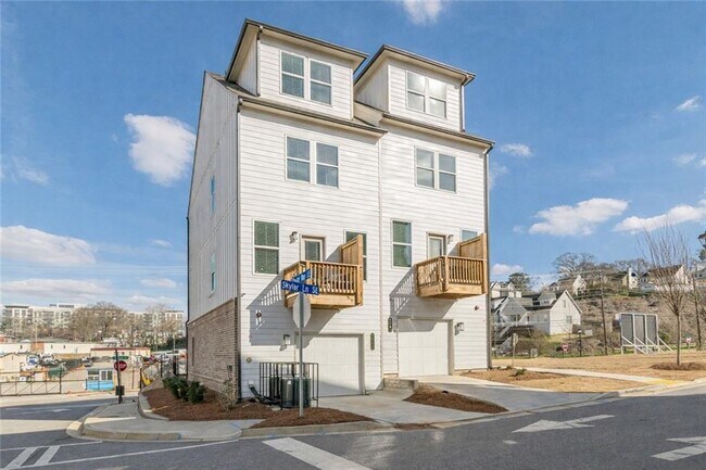 Building Photo - 1205 Skylar Ln SE