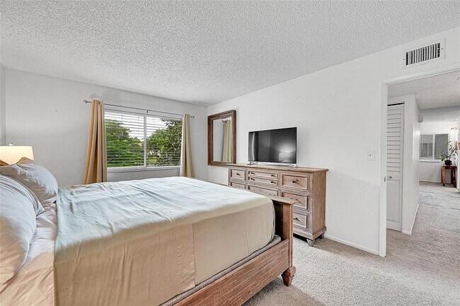 Building Photo - 117 Gardens Dr