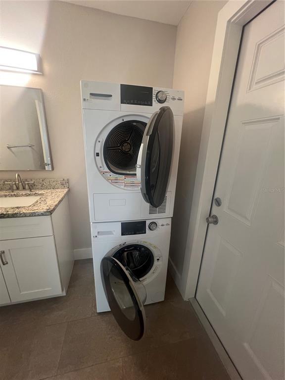 Building Photo - 322 Lasayette Dr NE