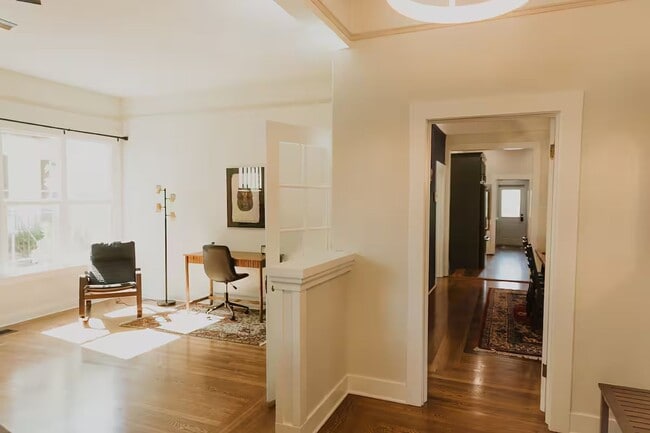 Building Photo - Beautiful and Bright Vintage Home – Fully Furnished ~ $1000 Move in Special!