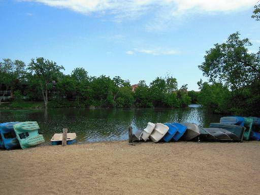 Building Photo - 5820 Oakwood Dr