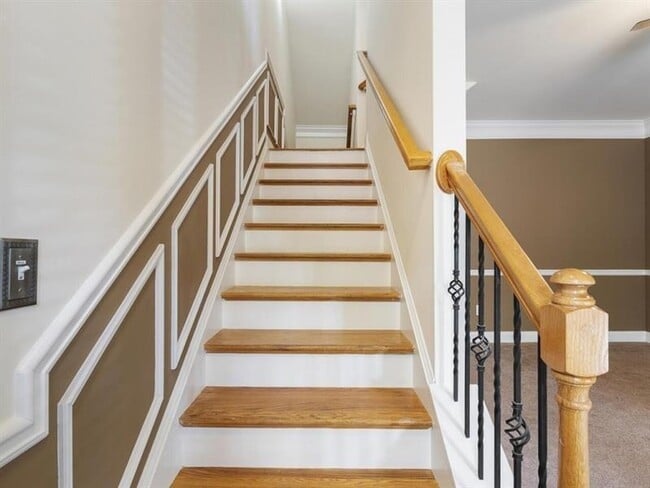 Building Photo - 205 16th St NW