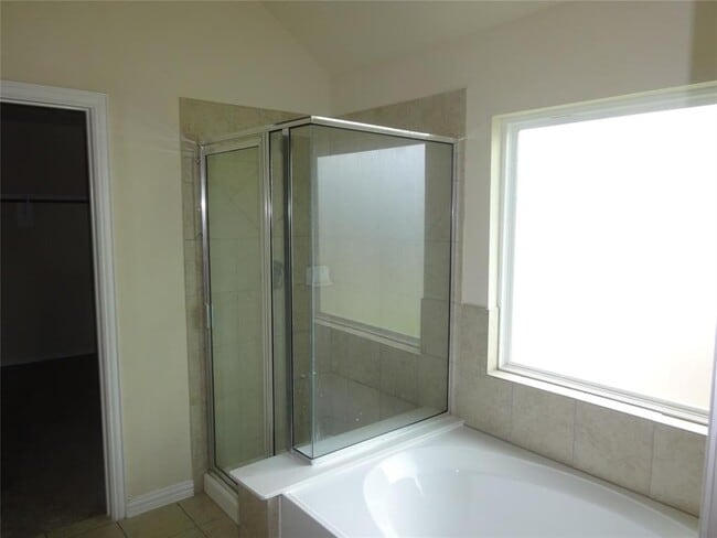 Building Photo - 1402 Green Highland Dr