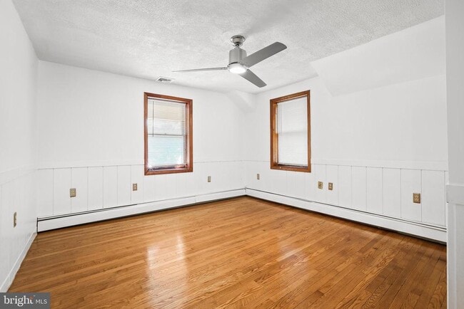 Building Photo - 2206 S Fern St