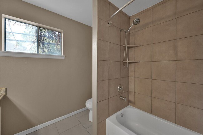 Building Photo - 416 Milwaukee St