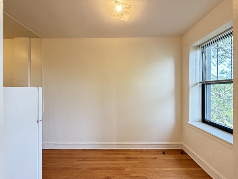 Building Photo - 366 Park Ave