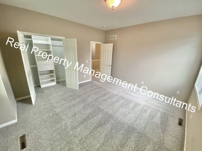 Building Photo - $1000 Move In Incentive on Lake Winnebago 3 Bedroom Home