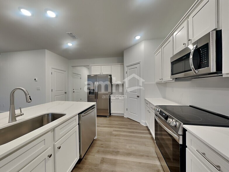 Building Photo - 1674 Soapstone Rd