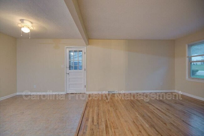 Building Photo - 421 E McLelland Ave