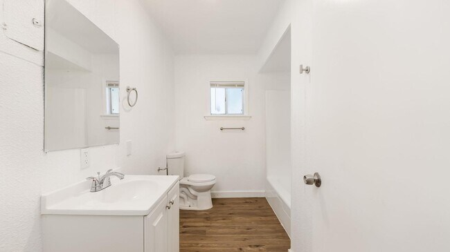 Building Photo - 2600 Morales St