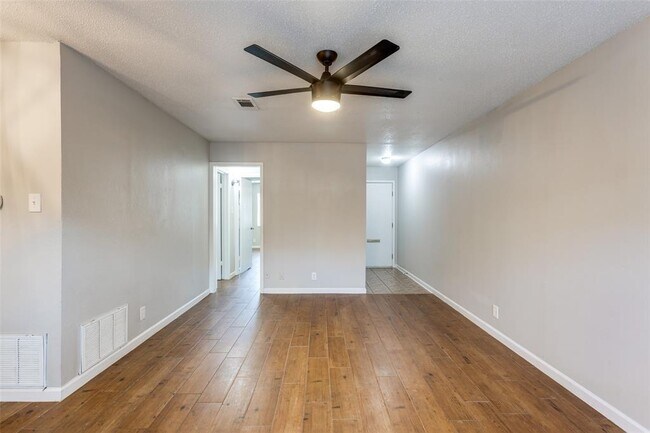 Building Photo - 3459 Greystone Dr