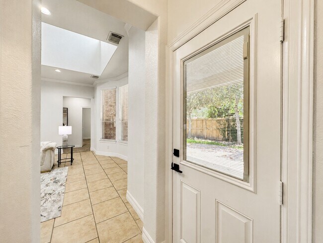 Building Photo - 3301 Elm Creek Dr