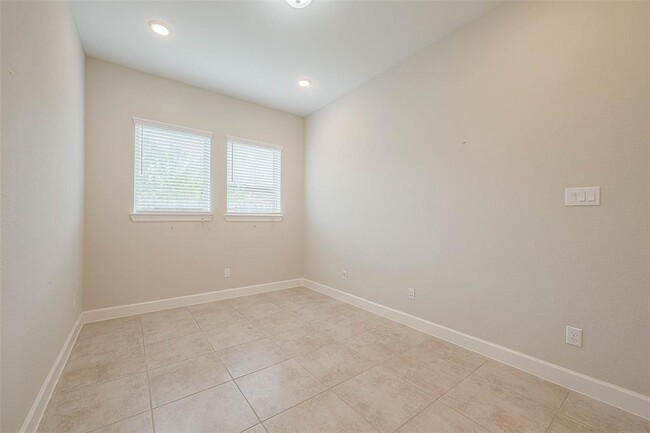 Building Photo - 8107 Silverspot Ln