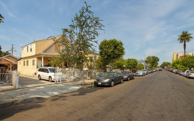 Building Photo - 1352 E 21st St