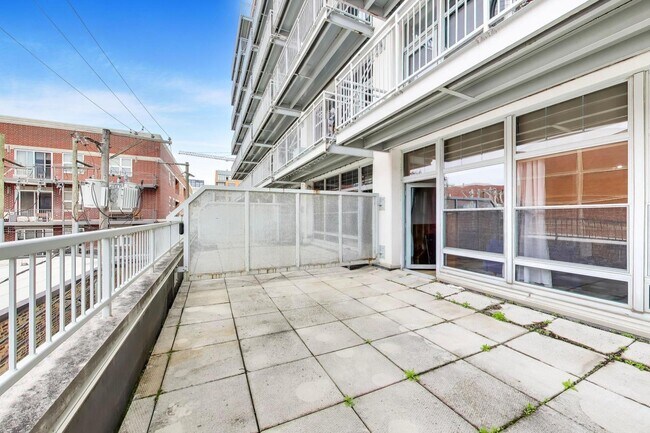Building Photo - 1200 W Monroe St