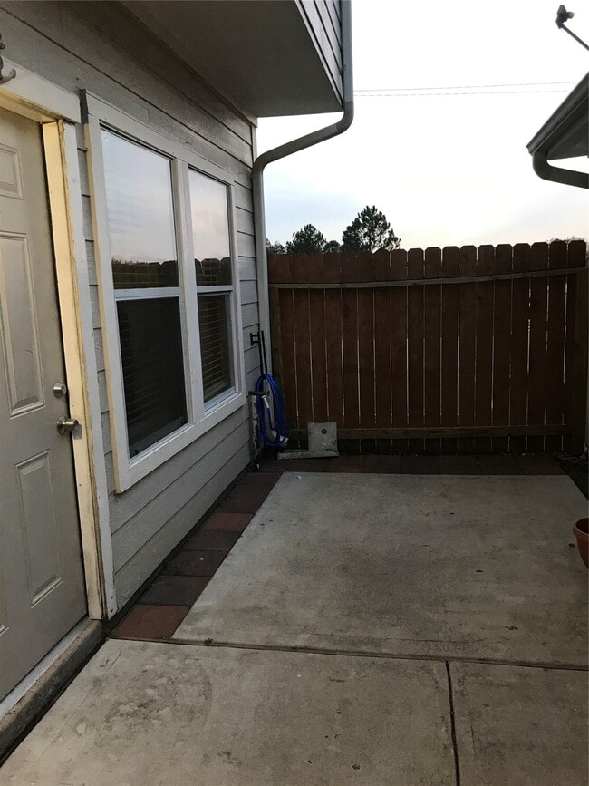 Building Photo - 1901 Kemah Village Dr