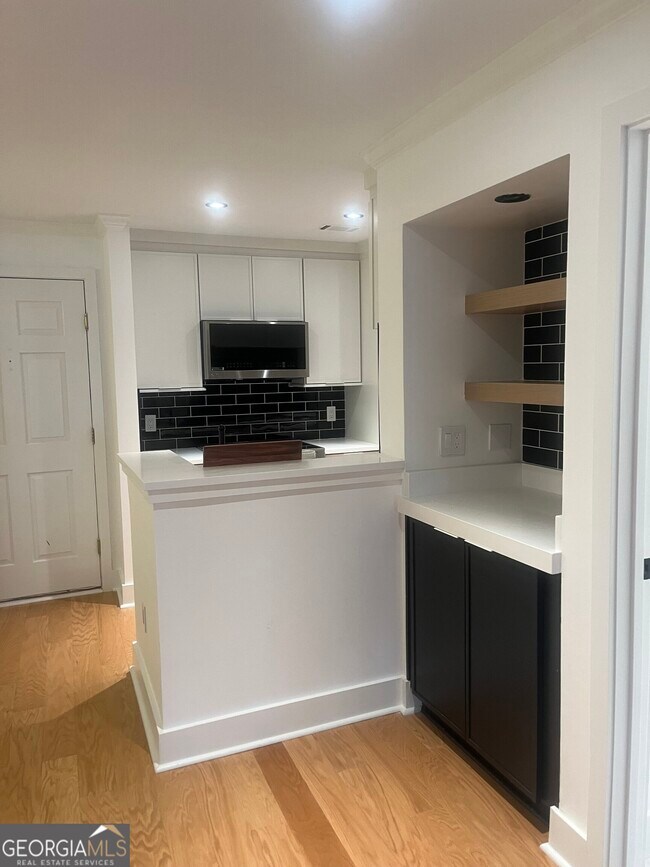 Building Photo - 3201 Lenox Rd NE