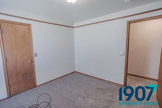 Building Photo - Elegant and Spacious 3-Bedroom Home in Edm...