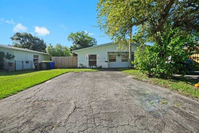 Building Photo - Charming 3-Bed, 2-Bath Home in Prime Fort Lauderdale!