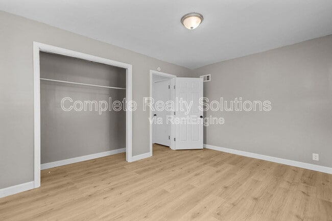 Building Photo - 6127 Lucille Ave