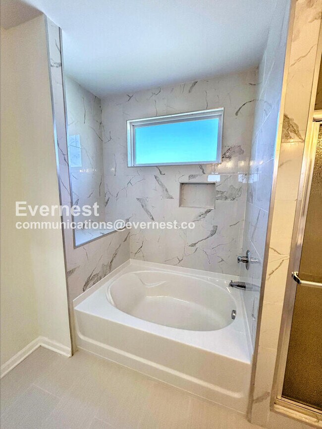 Building Photo - 1372 Robins Nest Drive