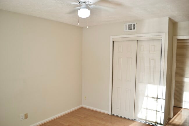 Building Photo - 416 Highwood Dr