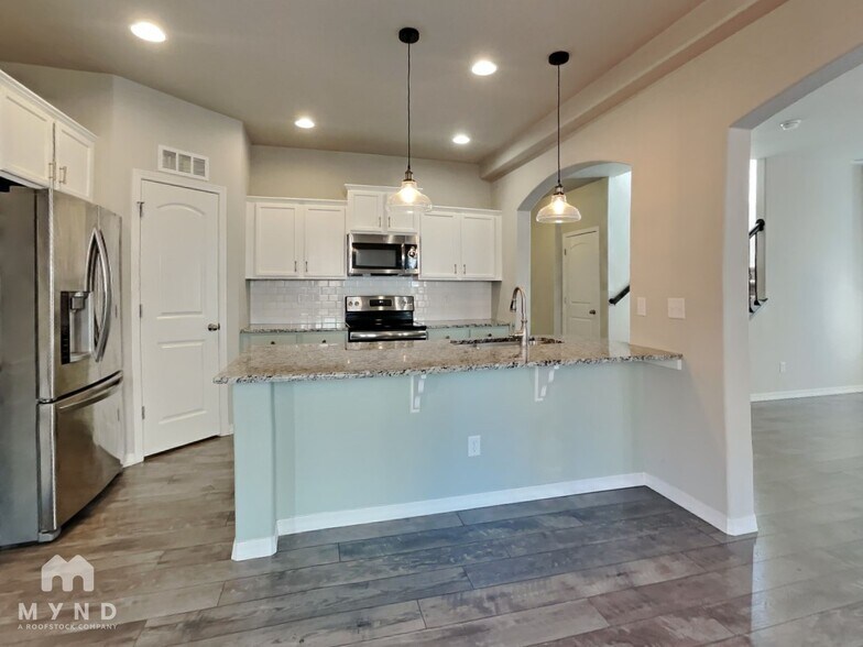 Building Photo - 7074 New Meadow Dr
