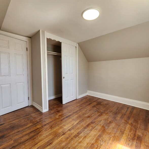 Building Photo - 25 Kemp Ave