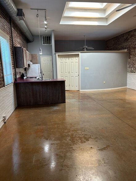 Living Area - 505 S Main St
