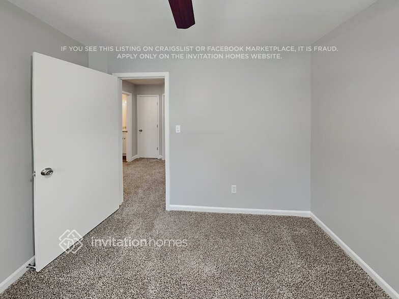 Building Photo - 410 Queens Dr SW