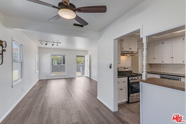 Building Photo - 4905 Coolidge Ave