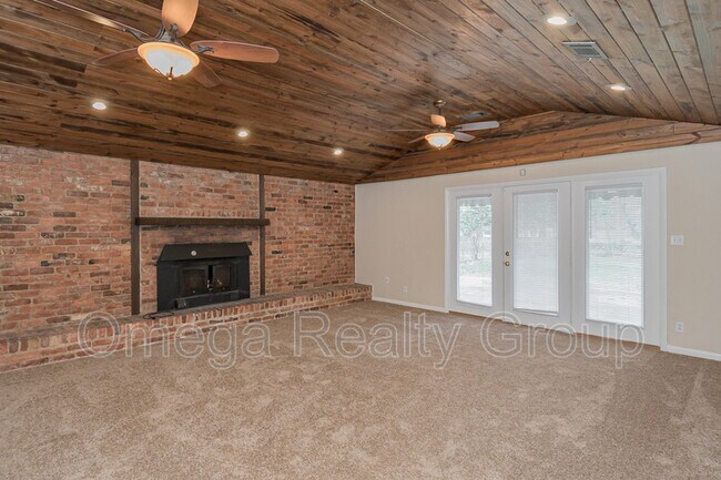 Building Photo - 1861 Gillespie Dr