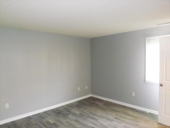Building Photo - 5023 Ravens Crest Dr