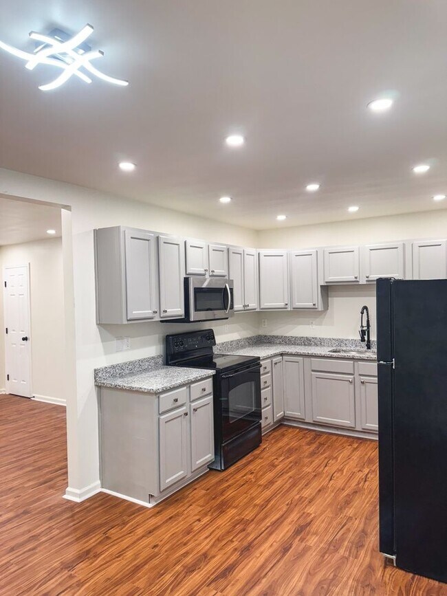 Building Photo - Newly Renovated 3BR/2BA Home in Charlotte ...