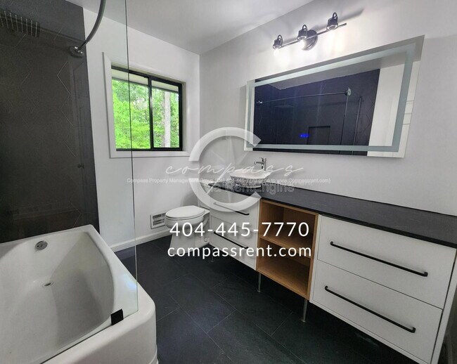 Building Photo - 2636 Whiteleigh Ct NE