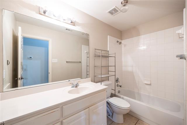 Building Photo - 11569 La Grange Dr