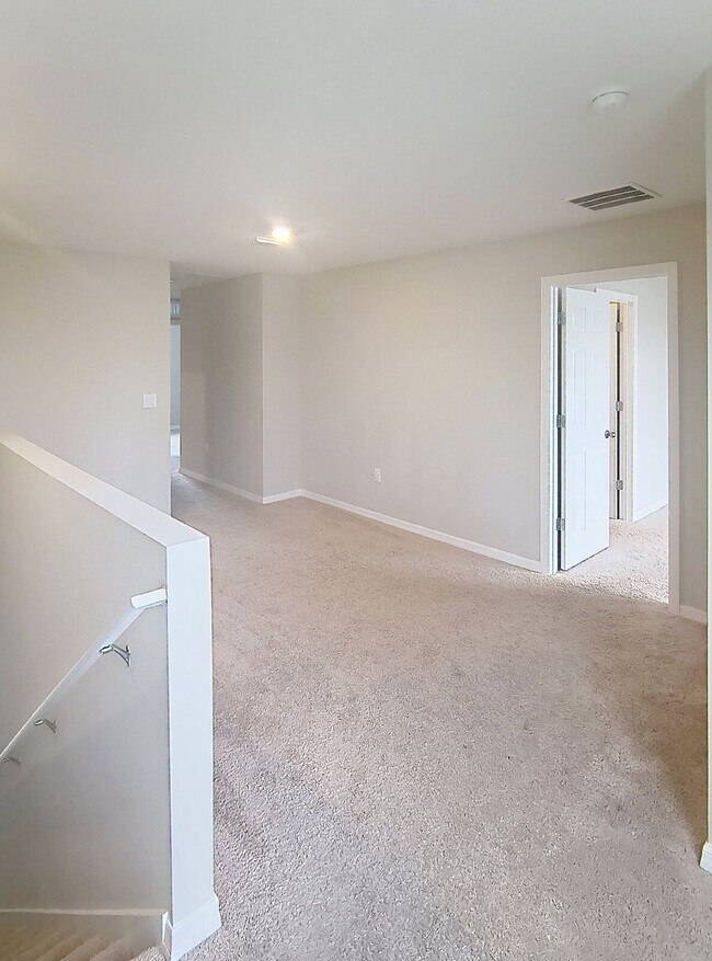 Building Photo - 12937 Camarillo Pl