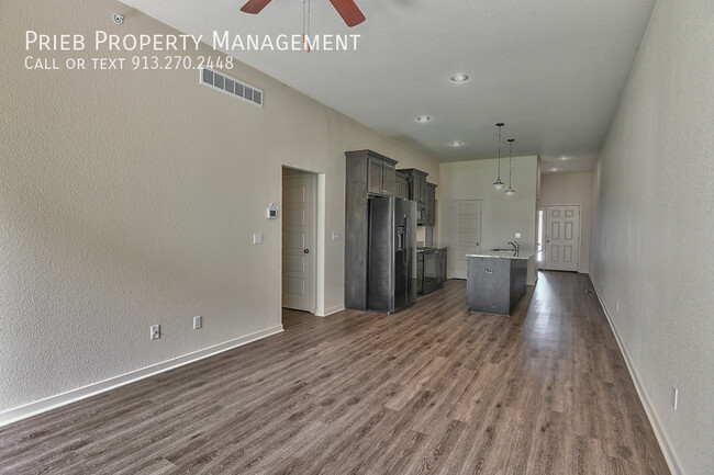 Building Photo - Reserve Townhome - Available April 30th