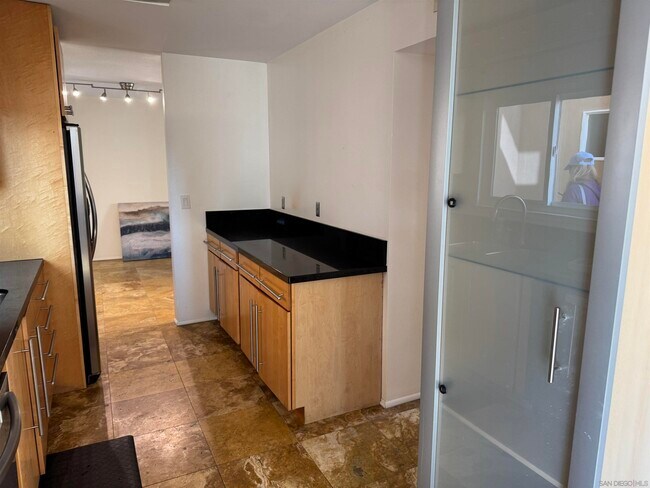 Building Photo - 3582 Governor Dr