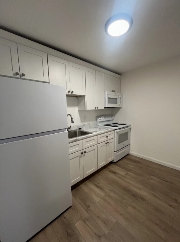 Building Photo - 4774 Kings Dr